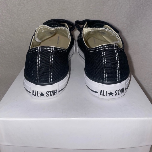 NIB Chuck Taylor Converse Easy On Low Top Kids Sneaker Unisex 1